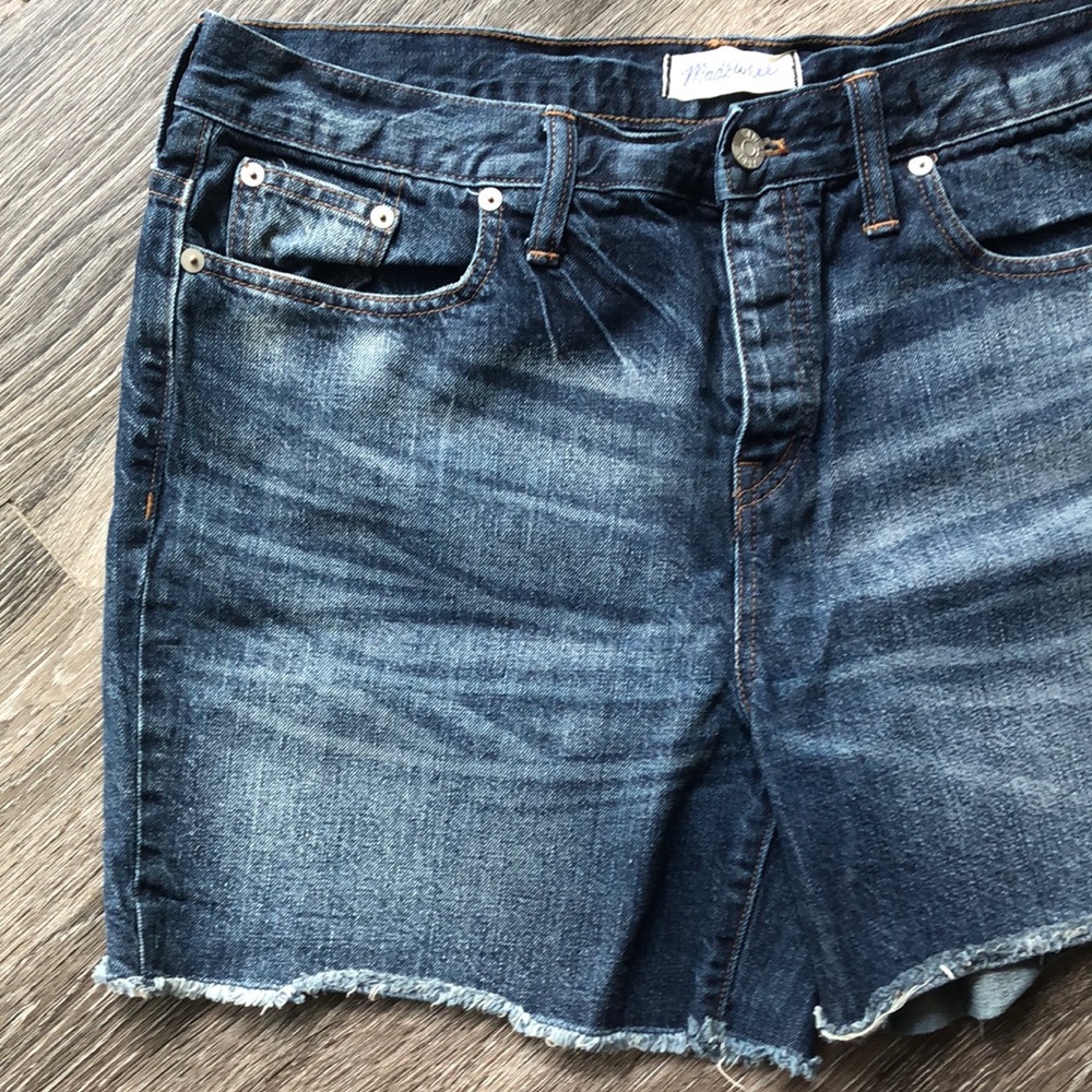 Madewell Blue Jean Shorts Classic distressed Cut-Off Style - 5in inseam, size 31 - Picture 6 of 9